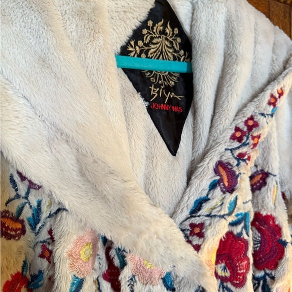 Johnny Was BIYA faux fur Floral Embroidered Hooded Coat - Picture 4 of 14